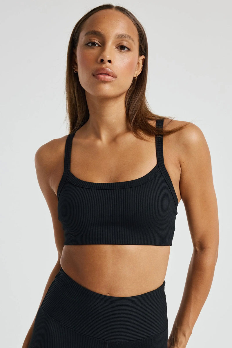 Year Of Ours Ribbed Mock Neck Sports Bra  Urban Outfitters Mexico -  Clothing, Music, Home & Accessories