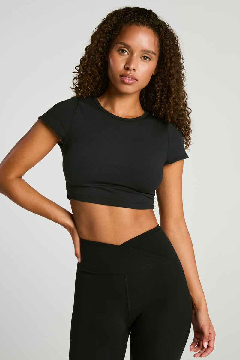 Studio Cropped Active Tee